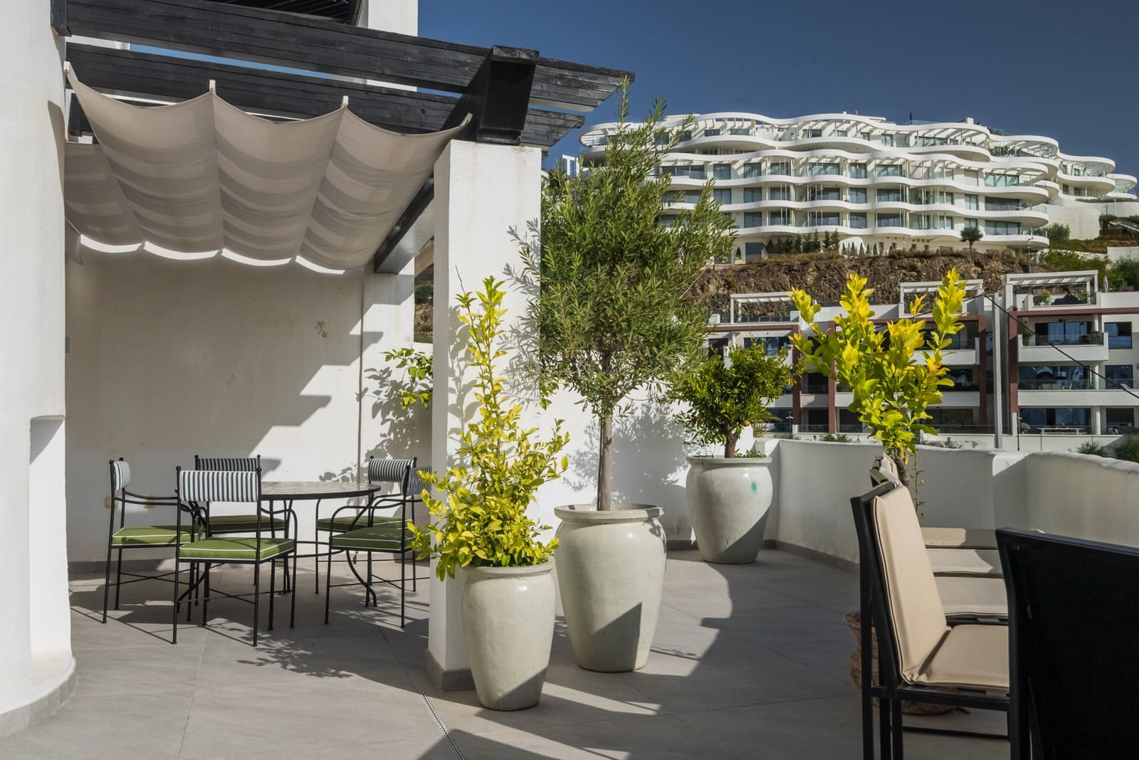 2 bedroom Apartment for sale in La Quinta with pool garage - € 495,000 (Ref: 8879552)