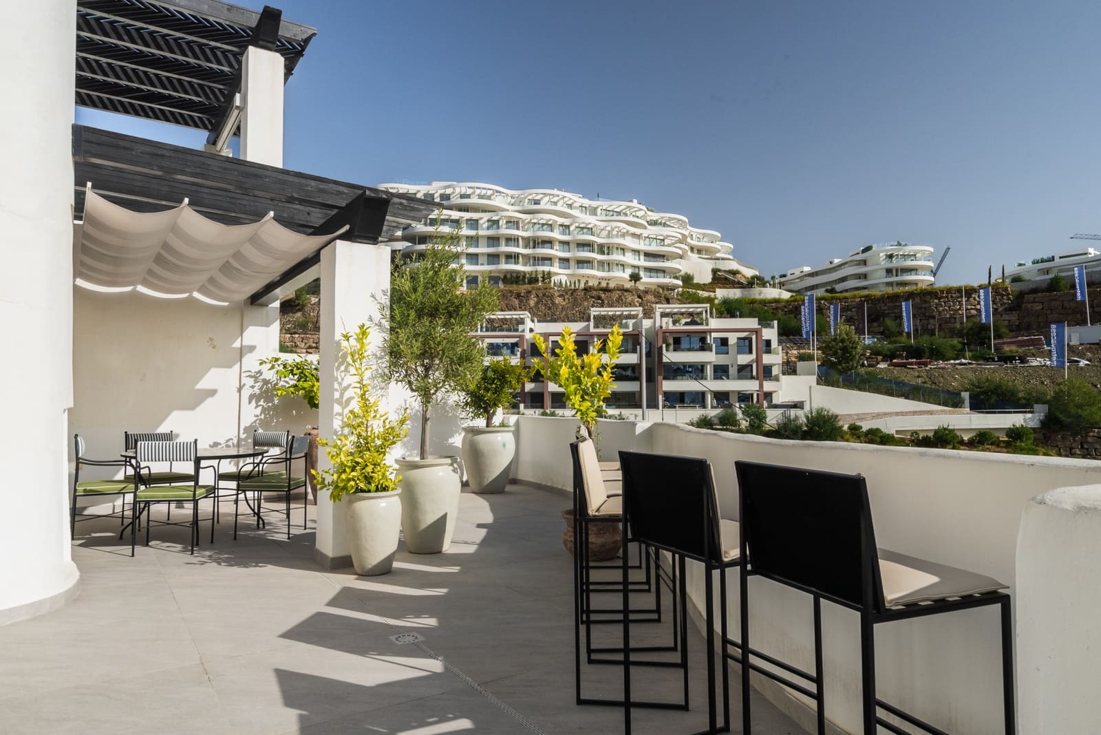 2 bedroom Apartment for sale in La Quinta with pool garage - € 495,000 (Ref: 8879552)