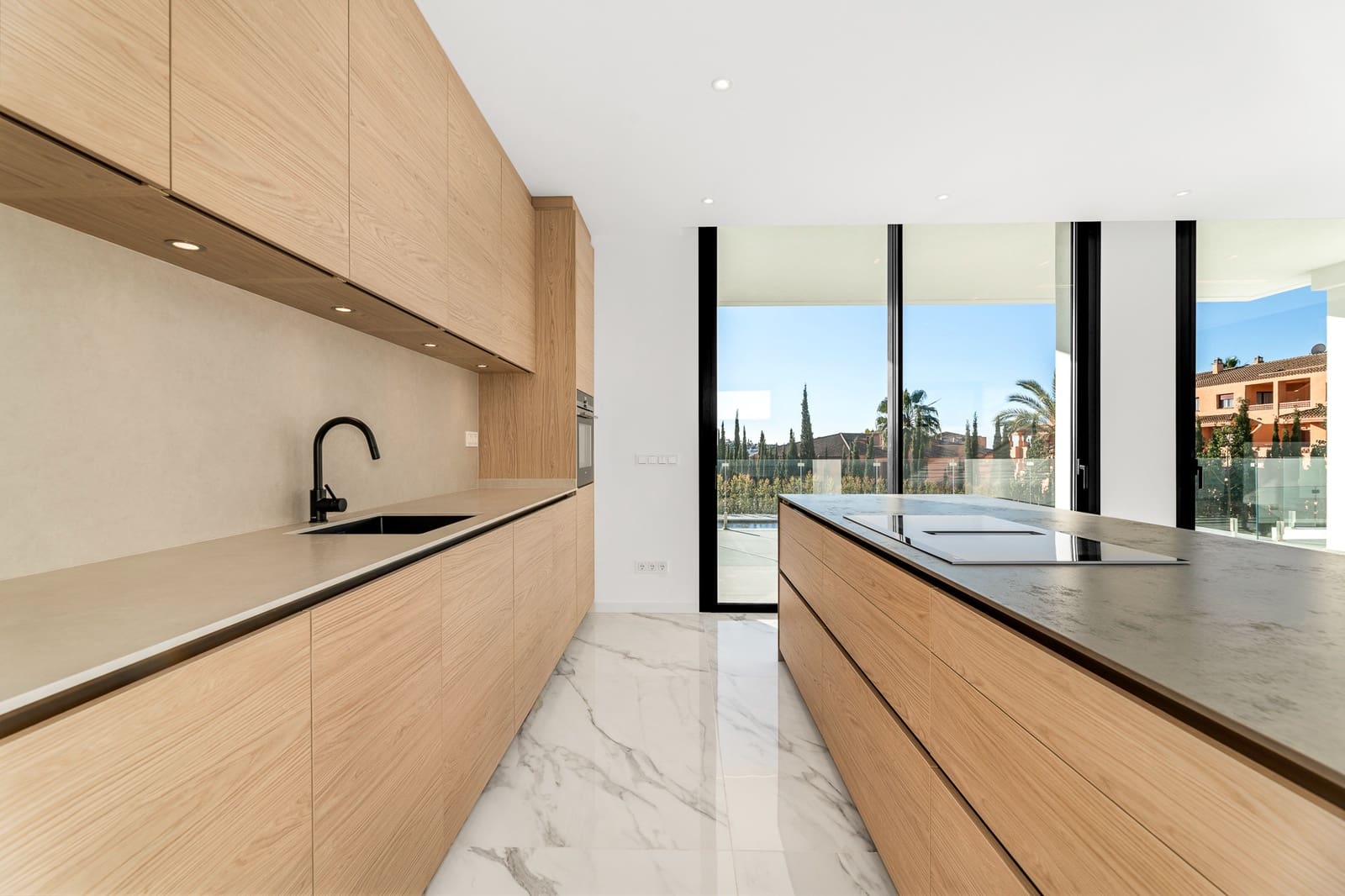 6 Zimmer Villa zu verkaufen in Benahavis mit Pool Garage - 3.990.000 € (Ref: 8918081)