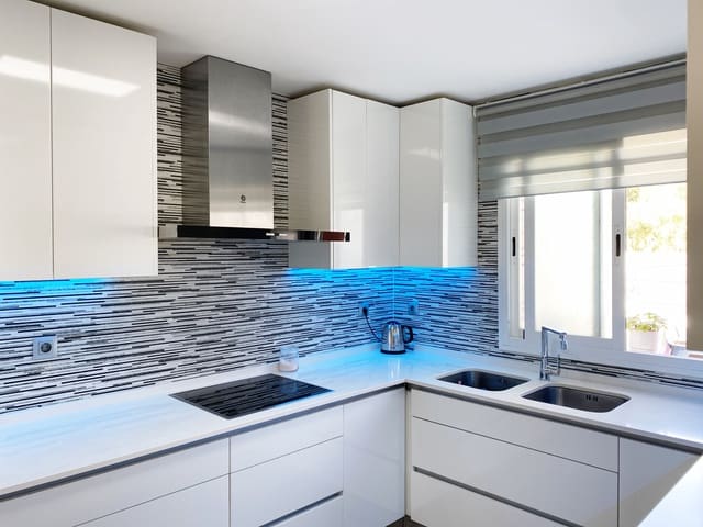 3 bedroom Townhouse for sale in El Velerín, Estepona with pool garage - € 645,000 (Ref: 8929059)