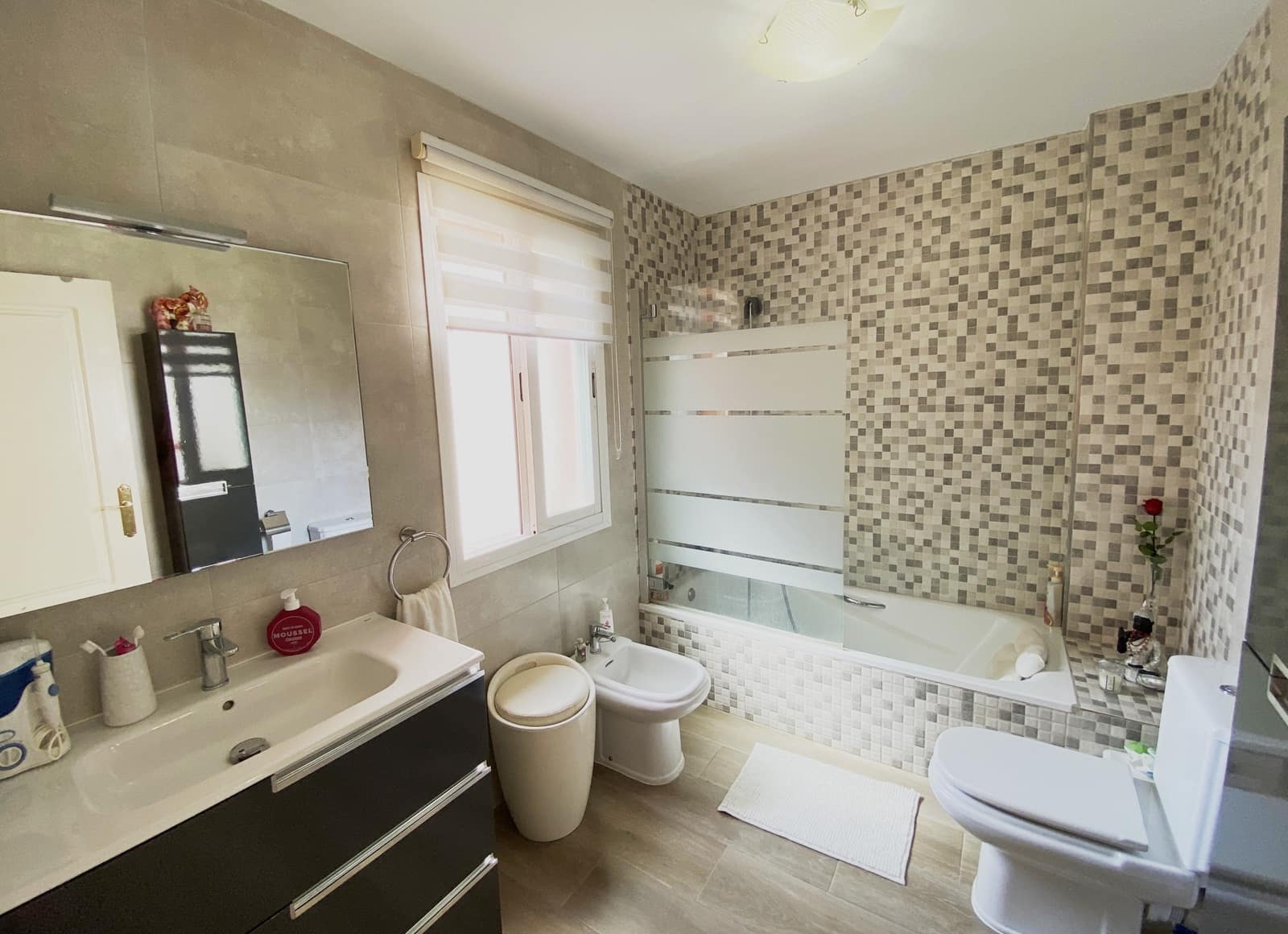 3 sypialnia Dom na sprzedaż w Estepona z basenem garażem - 645 000 € (Ref: 8929059)