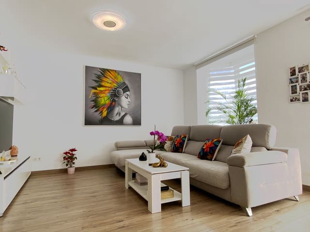 3 bedroom Townhouse for sale in El Velerín, Estepona with pool garage - € 645,000 (Ref: 8929059)