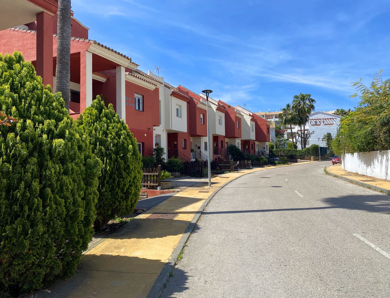 3 sypialnia Dom na sprzedaż w Estepona z basenem garażem - 645 000 € (Ref: 8929059)