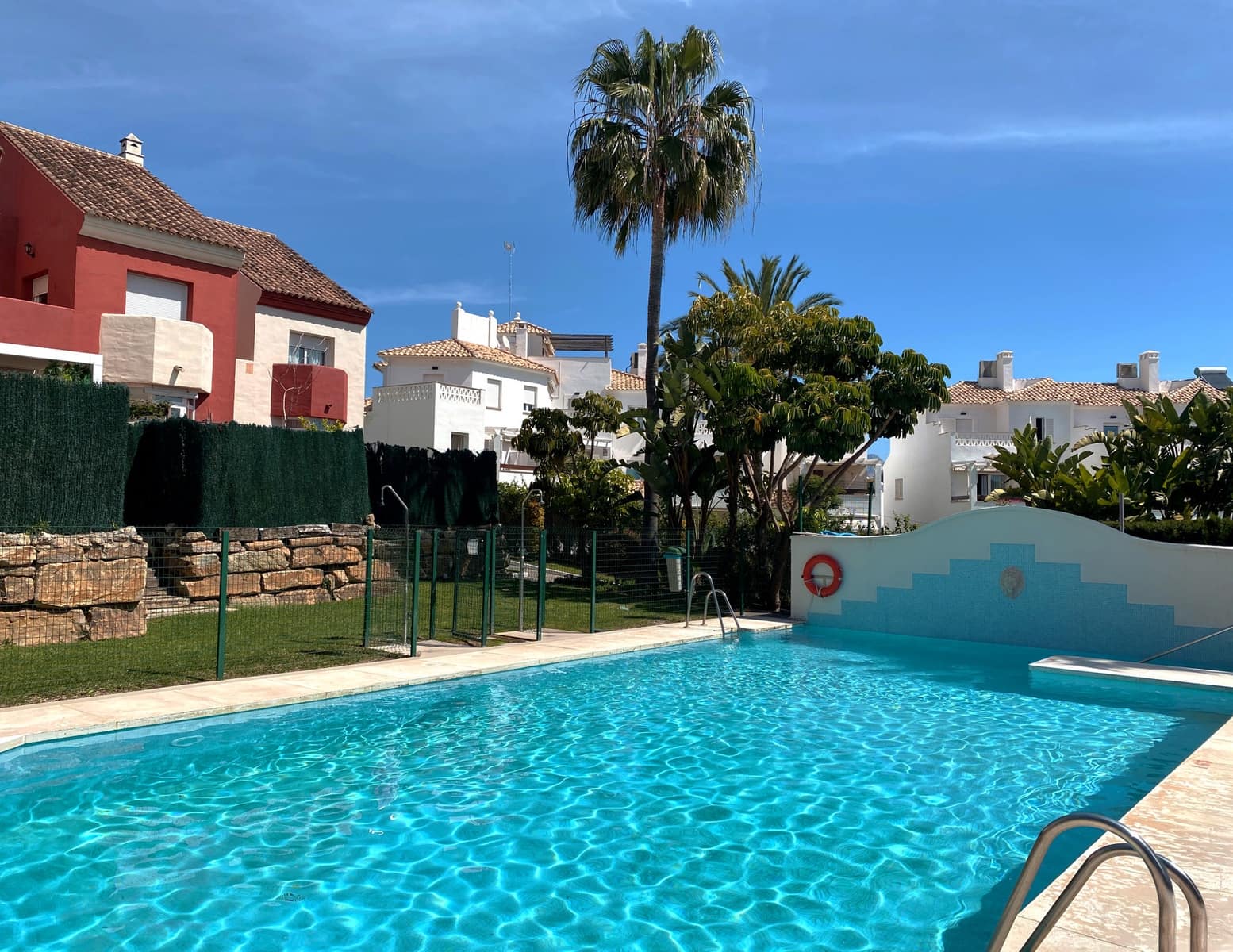 3 sypialnia Dom na sprzedaż w Estepona z basenem garażem - 645 000 € (Ref: 8929059)