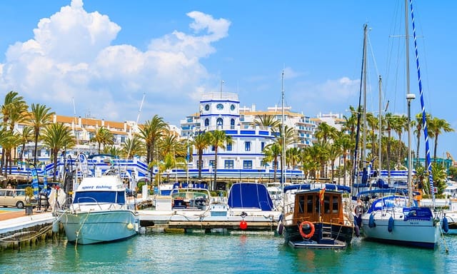 Apartamento de 4 habitaciones en El Velerín, Estepona en venta con piscina garaje - 958.000 € (Ref: 9001539)