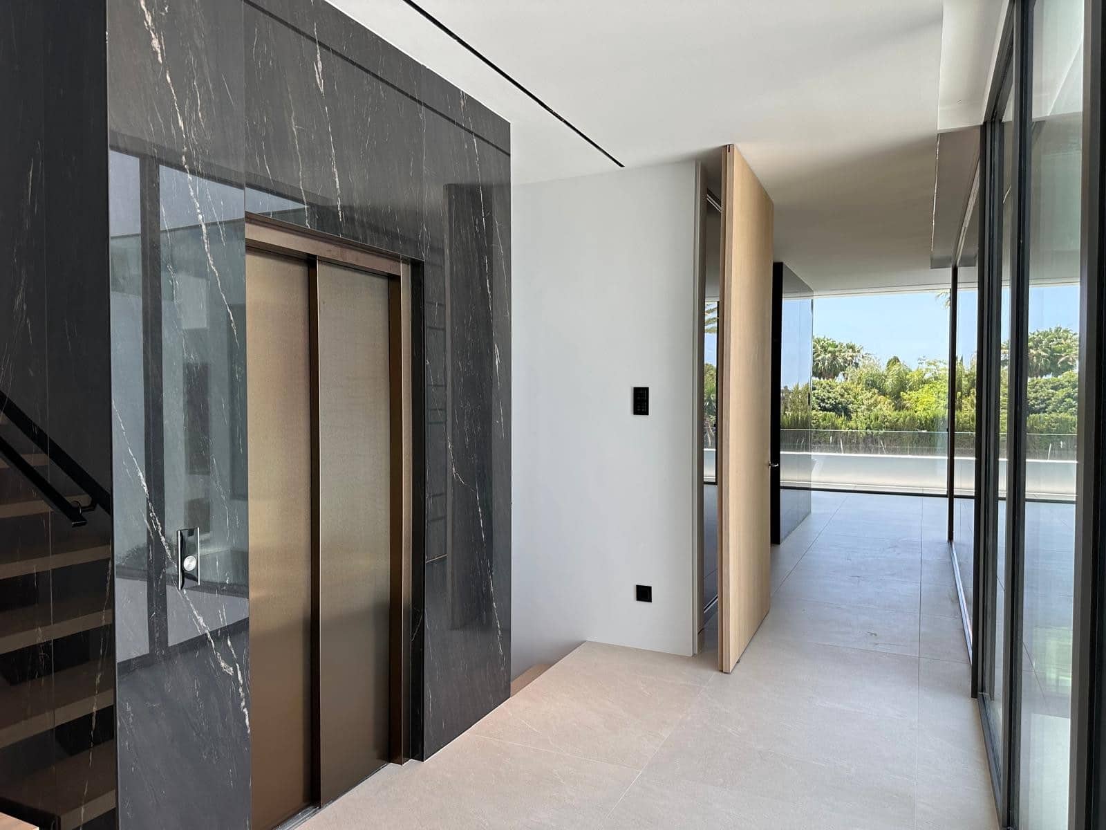 4 soveværelse Semi-Rækkehus til salg i Marbella med swimmingpool garage - € 4.800.000 (Ref: 9012475)