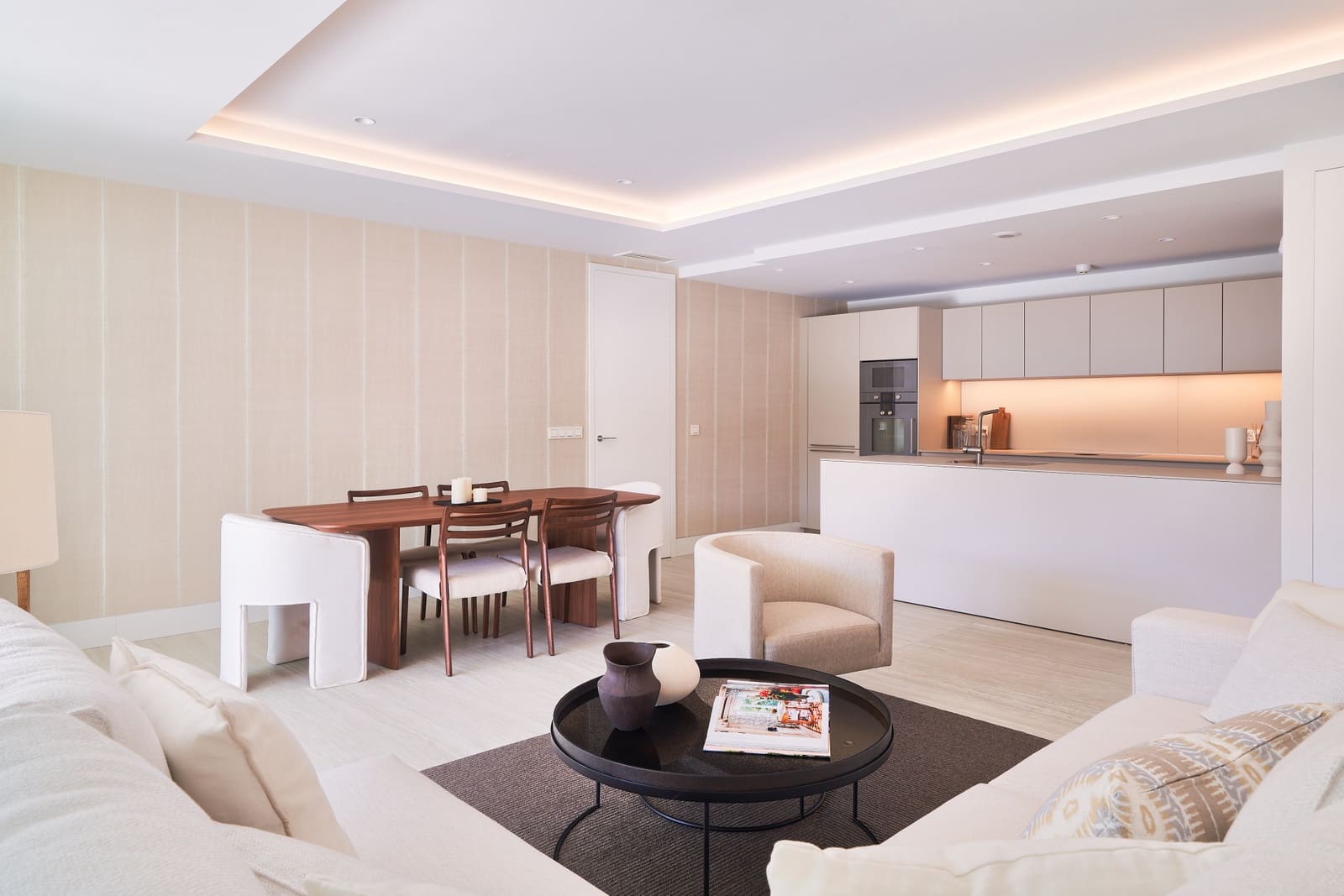 2 bedroom Apartment for sale in Estepona with pool garage - € 995,000 (Ref: 9017452)