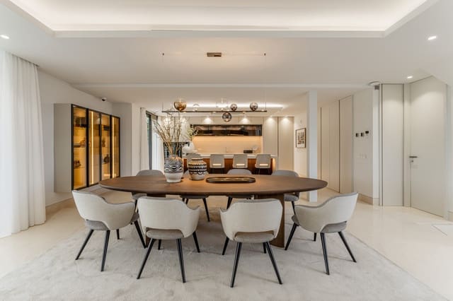 5 bedroom Villa for sale in Marbella with pool garage - € 3,800,000 (Ref: 9023097)