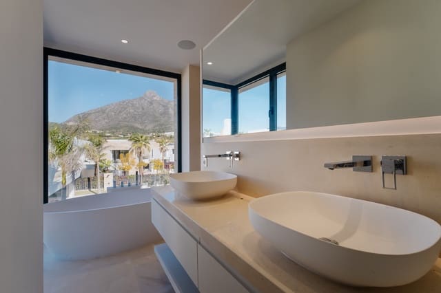 5 bedroom Villa for sale in Marbella with pool garage - € 3,800,000 (Ref: 9023097)