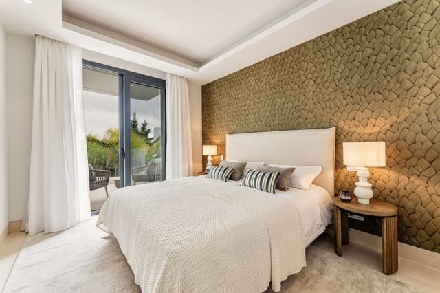 5 bedroom Villa for sale in Marbella with pool garage - € 3,800,000 (Ref: 9023097)