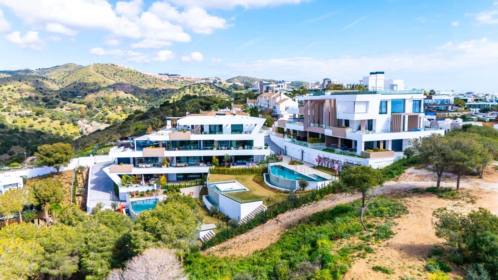 3 bedroom Apartment for sale in Marbella with pool garage - € 2,080,000 (Ref: 9023099)