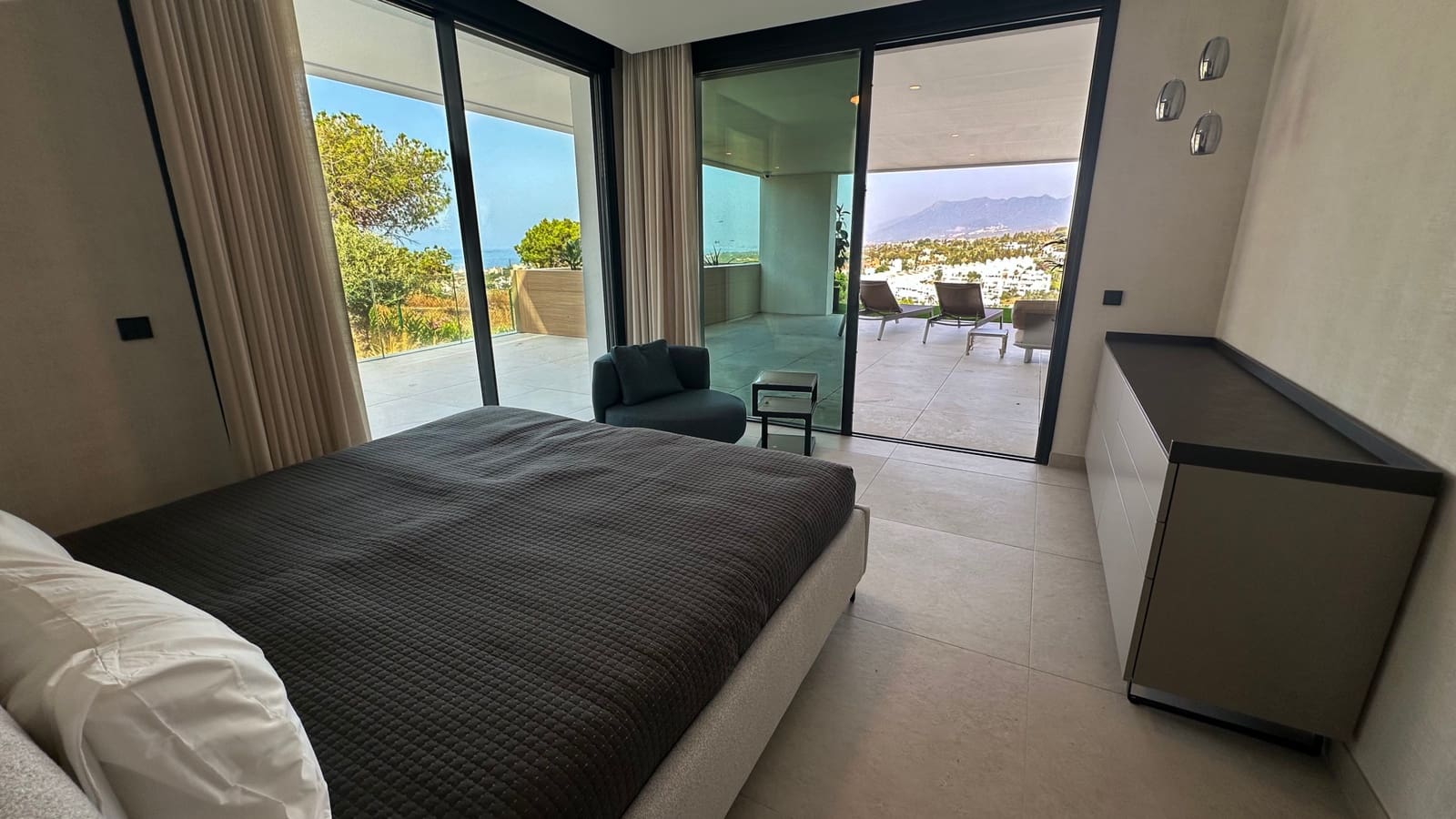 3 bedroom Apartment for sale in Marbella with pool garage - € 2,080,000 (Ref: 9023099)