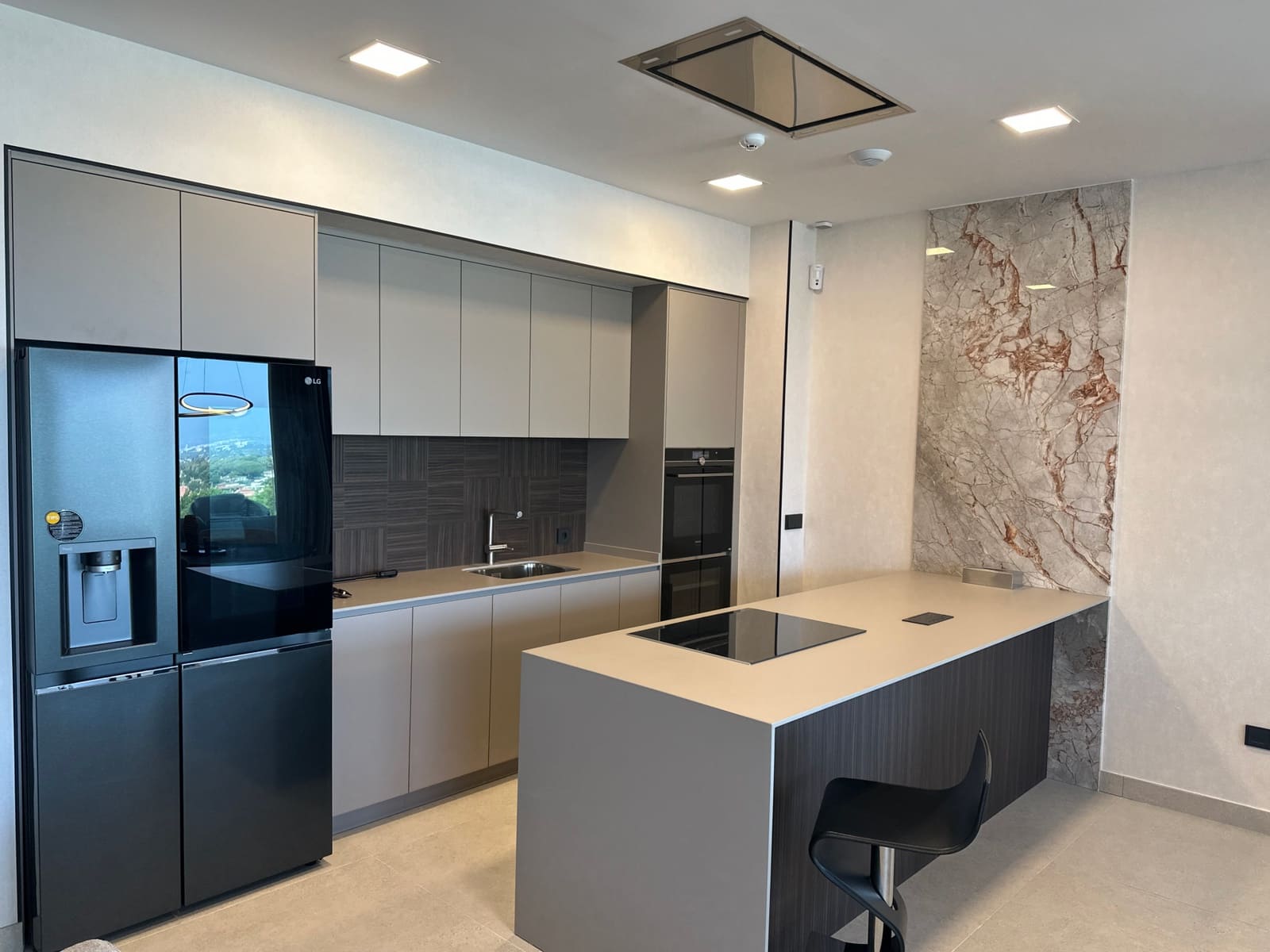 3 bedroom Apartment for sale in Marbella with pool garage - € 2,080,000 (Ref: 9023099)