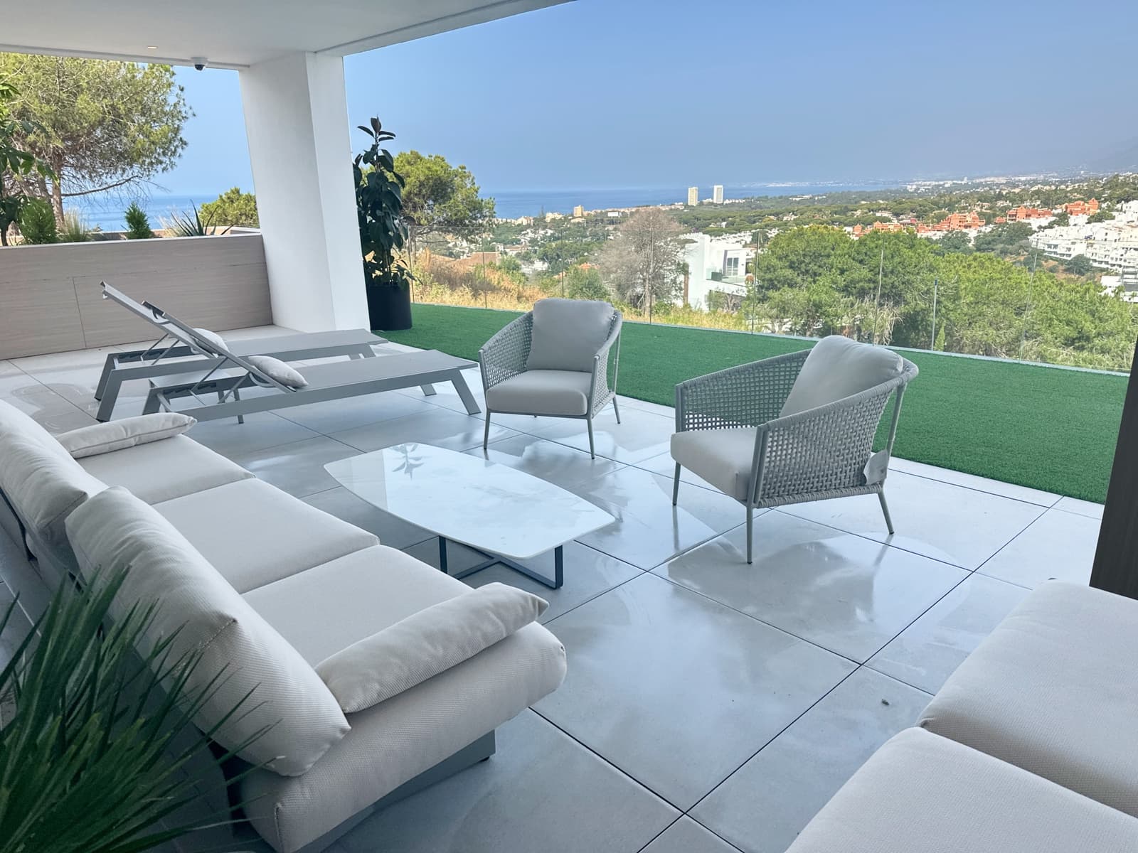 3 bedroom Apartment for sale in Marbella with pool garage - € 2,080,000 (Ref: 9023099)