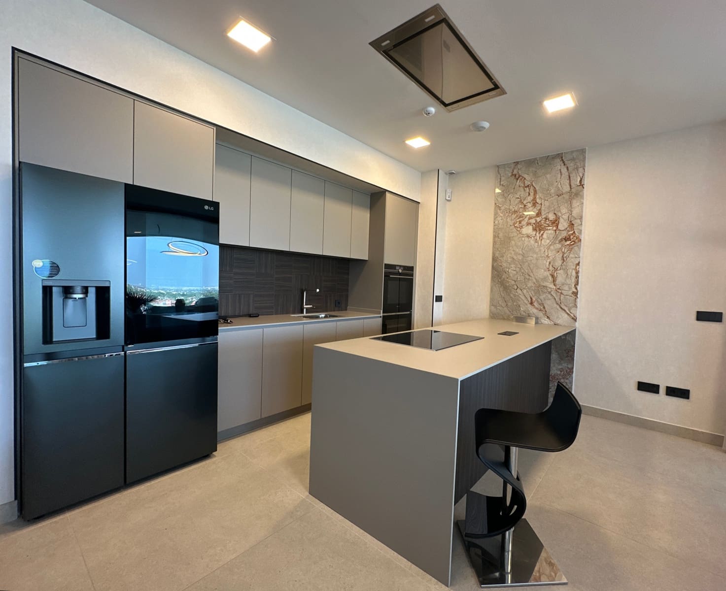 3 bedroom Apartment for sale in Marbella with pool garage - € 2,080,000 (Ref: 9023099)