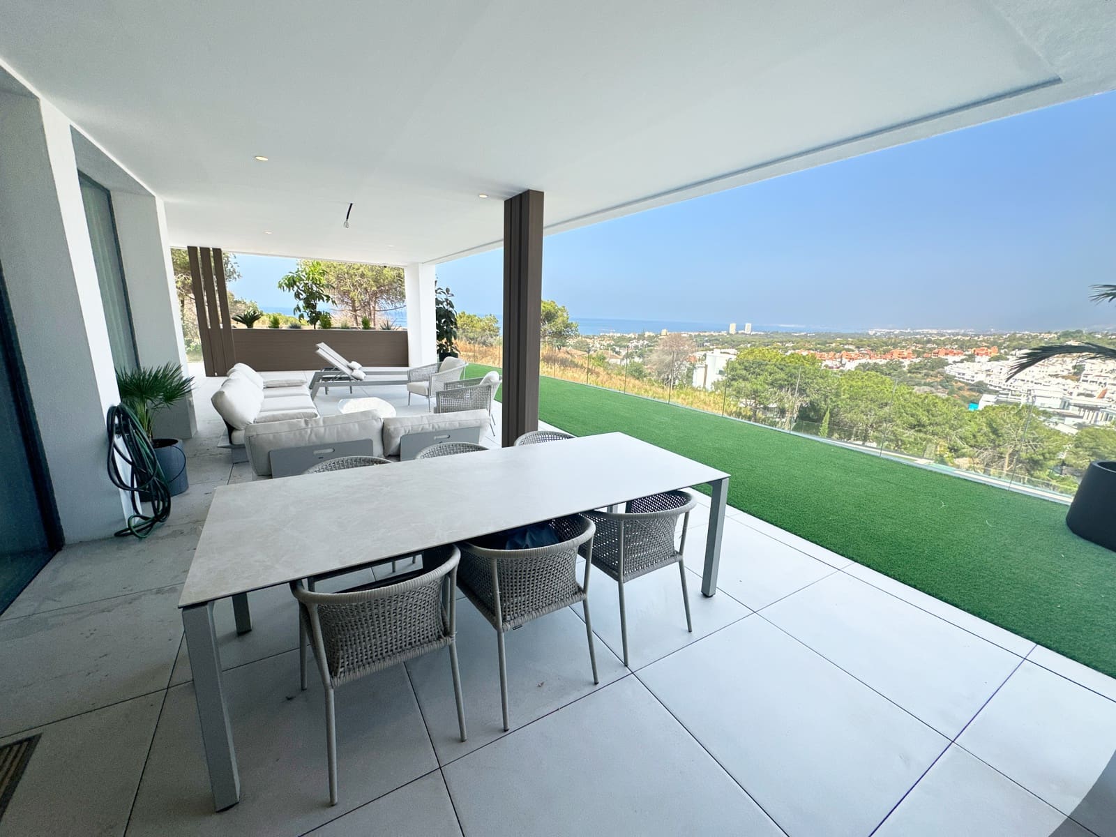 3 bedroom Apartment for sale in Marbella with pool garage - € 2,080,000 (Ref: 9023099)