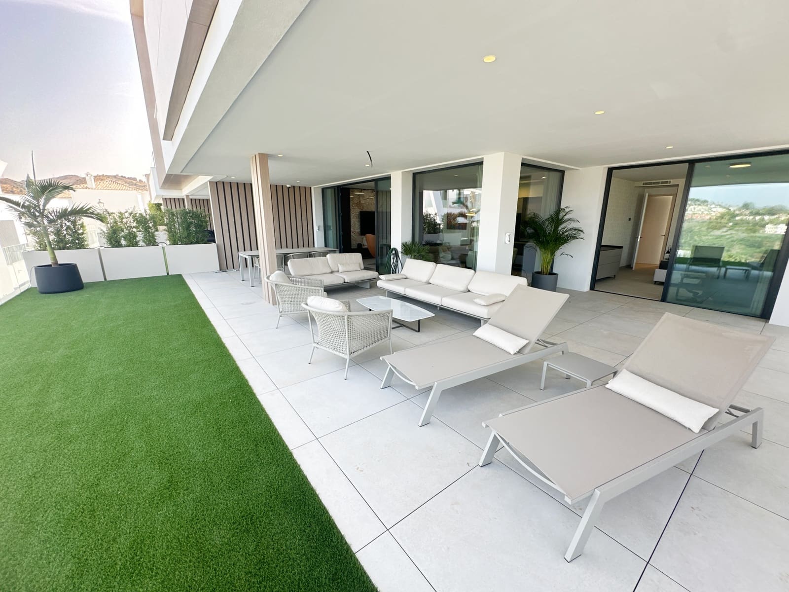 3 bedroom Apartment for sale in Marbella with pool garage - € 2,080,000 (Ref: 9023099)