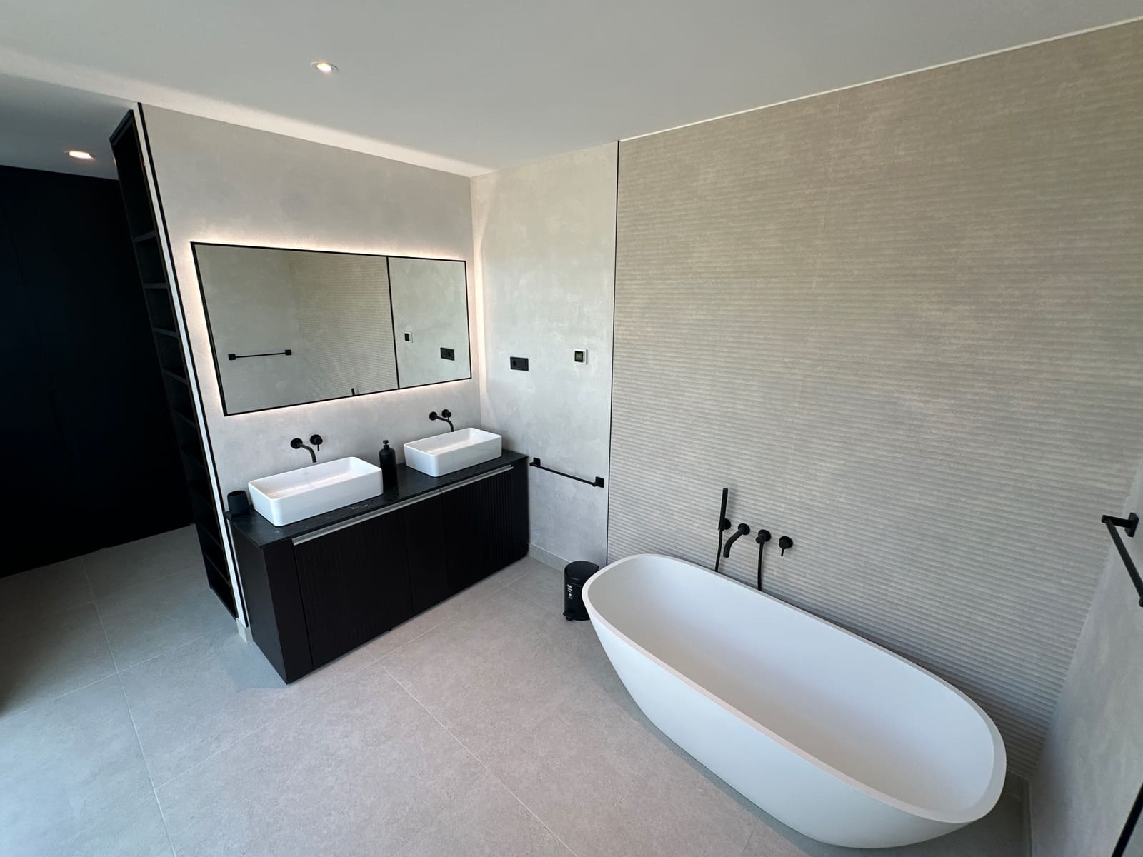 3 bedroom Apartment for sale in Marbella with pool garage - € 2,080,000 (Ref: 9023099)