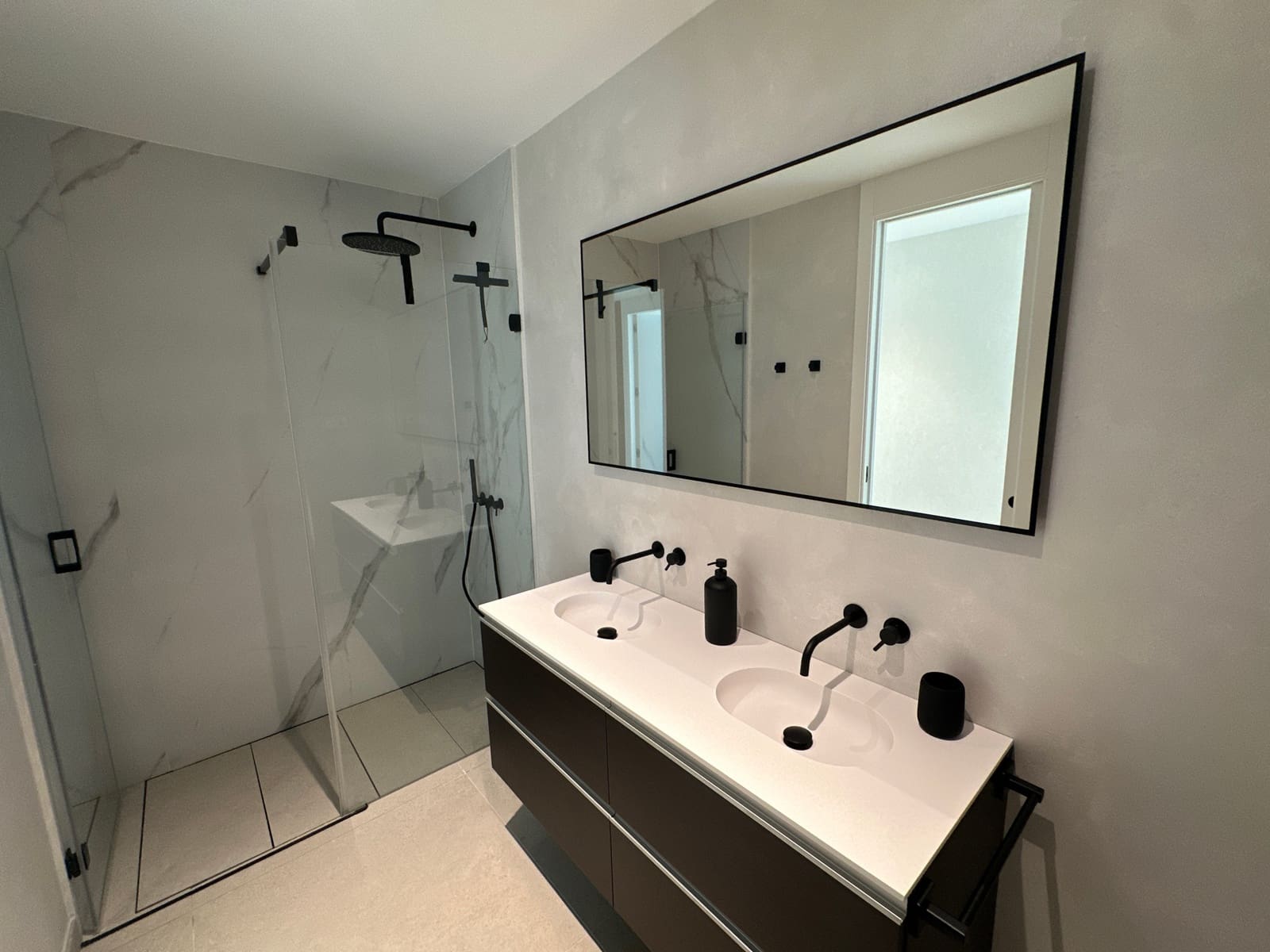 3 bedroom Apartment for sale in Marbella with pool garage - € 2,080,000 (Ref: 9023099)