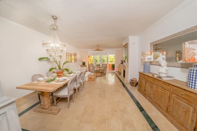 3 soveværelse Semi-Rækkehus til salg i Marbella med garage - € 1.165.000 (Ref: 9068763)