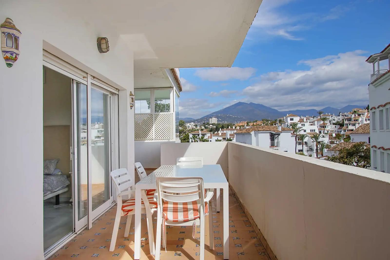 2 bedroom Apartment for sale in Marbella with pool garage - € 579,000 (Ref: 9129663)
