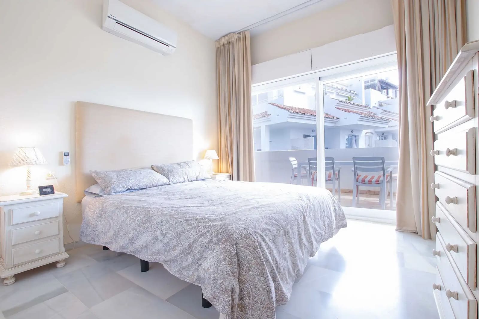 2 bedroom Apartment for sale in Marbella with pool garage - € 579,000 (Ref: 9129663)