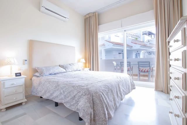 Apartamento de 2 habitaciones en Marbella en venta con piscina garaje - 579.000 € (Ref: 9129663)