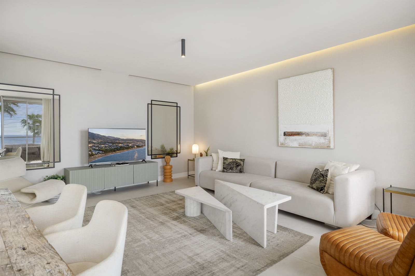 Apartamento de 3 habitaciones en Estepona en venta con piscina garaje - 1.390.000 € (Ref: 9129679)