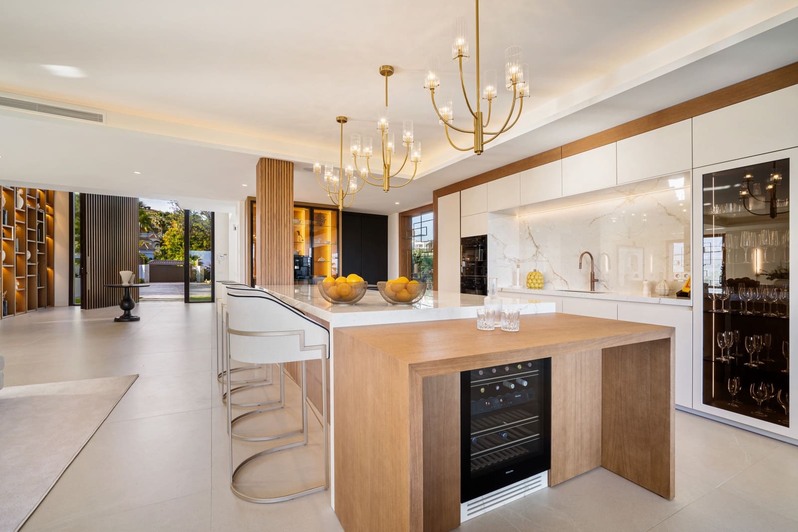 6 bedroom Villa for sale in Marbella with pool garage - € 7,350,000 (Ref: 9129686)