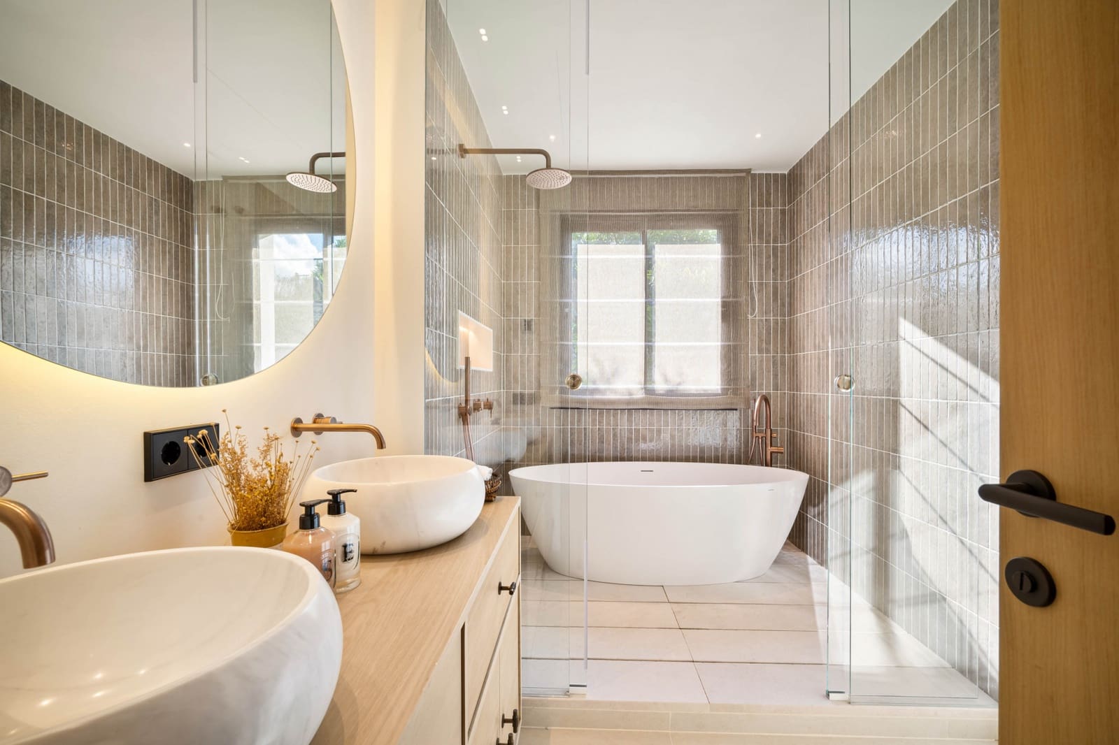 4 bedroom Villa for sale in Nueva Andalucia with pool garage - € 4,350,000 (Ref: 9129687)