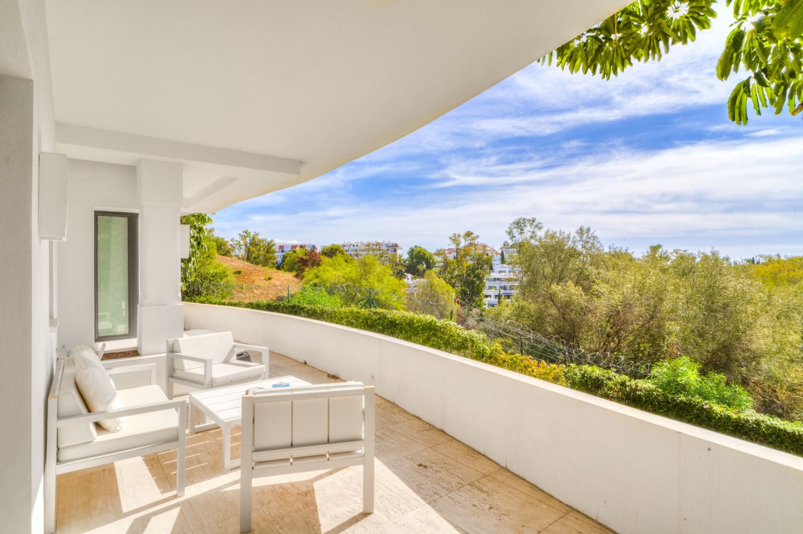 5 bedroom Villa for sale in Marbella with pool garage - € 1,990,000 (Ref: 9145415)