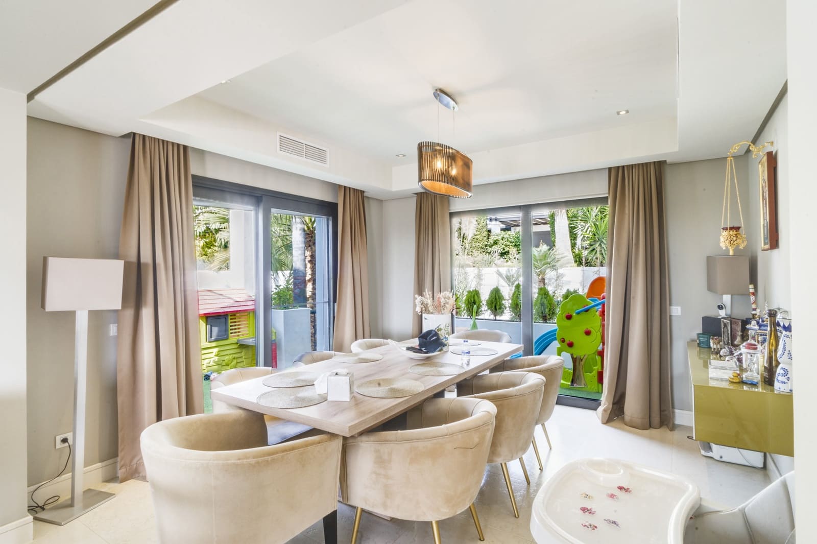 5 bedroom Villa for sale in Marbella with pool garage - € 1,990,000 (Ref: 9145415)