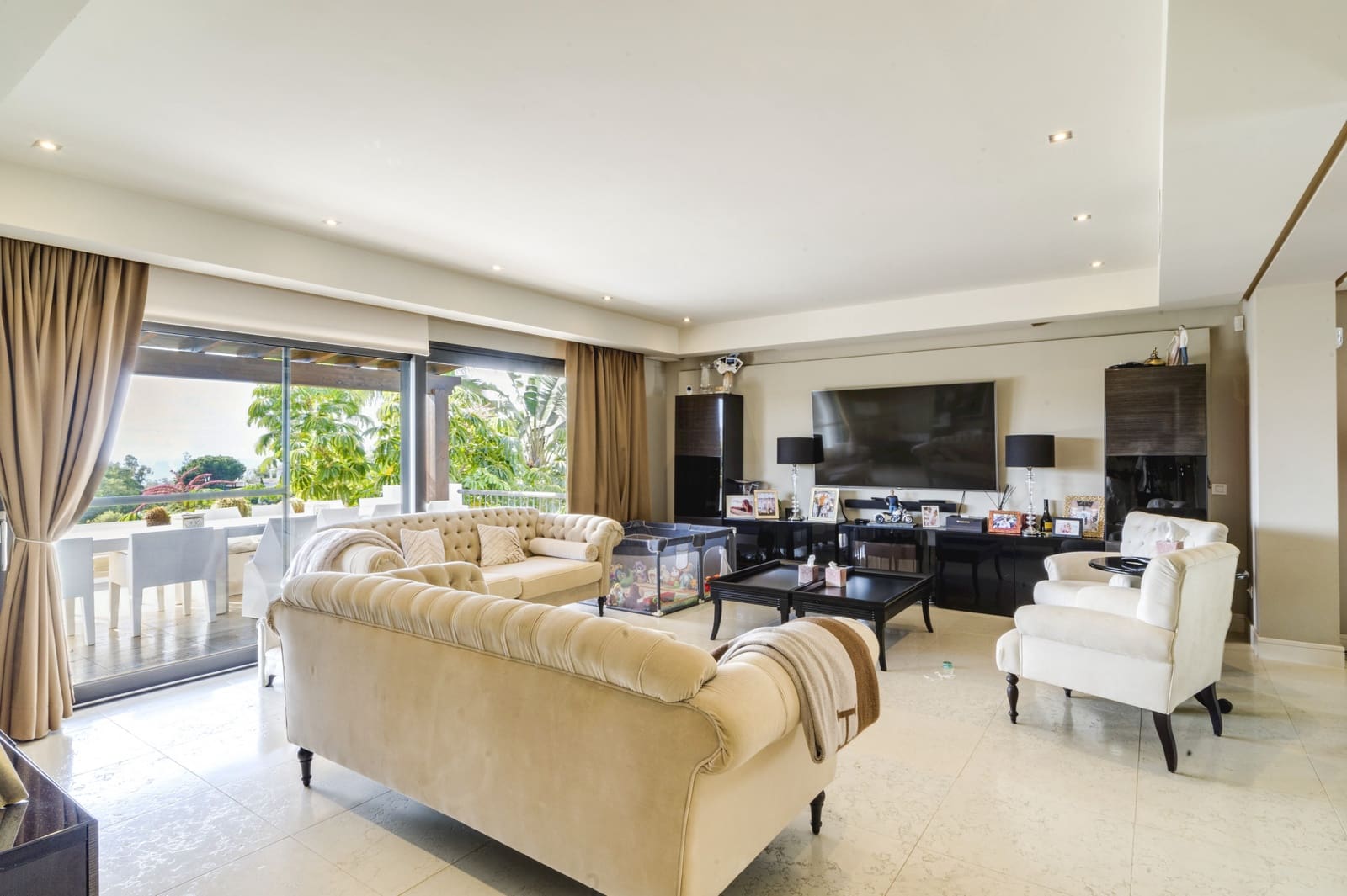 5 bedroom Villa for sale in Marbella with pool garage - € 1,990,000 (Ref: 9145415)