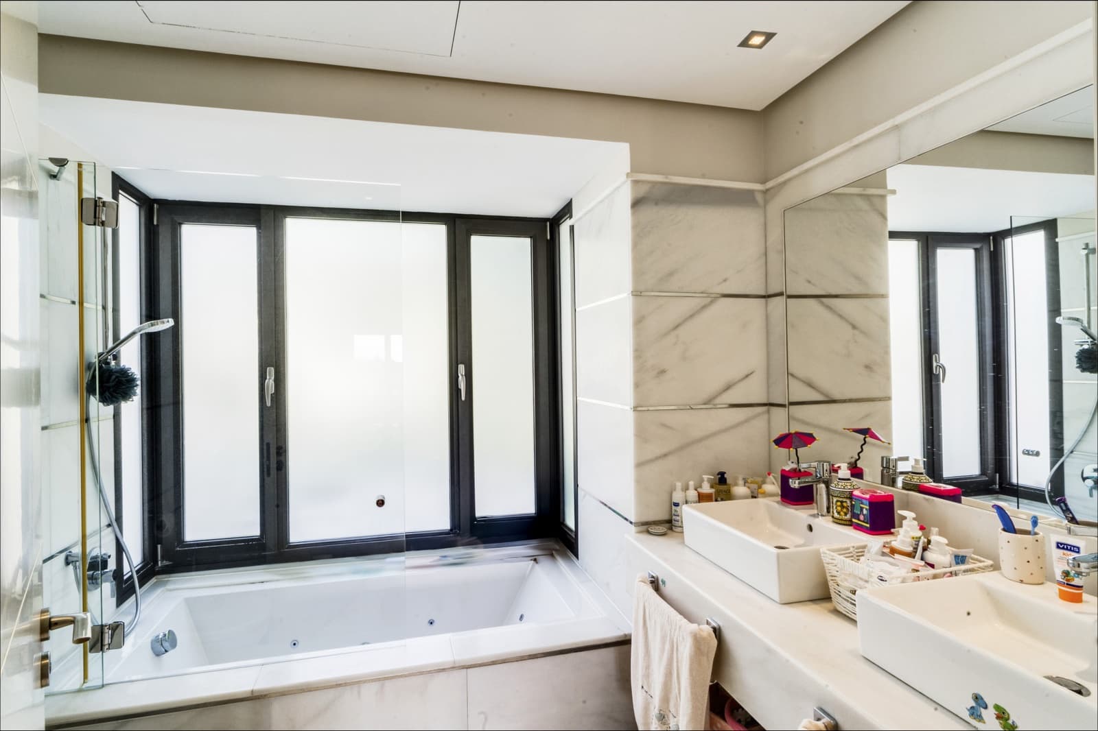 5 bedroom Villa for sale in Marbella with pool garage - € 1,990,000 (Ref: 9145415)