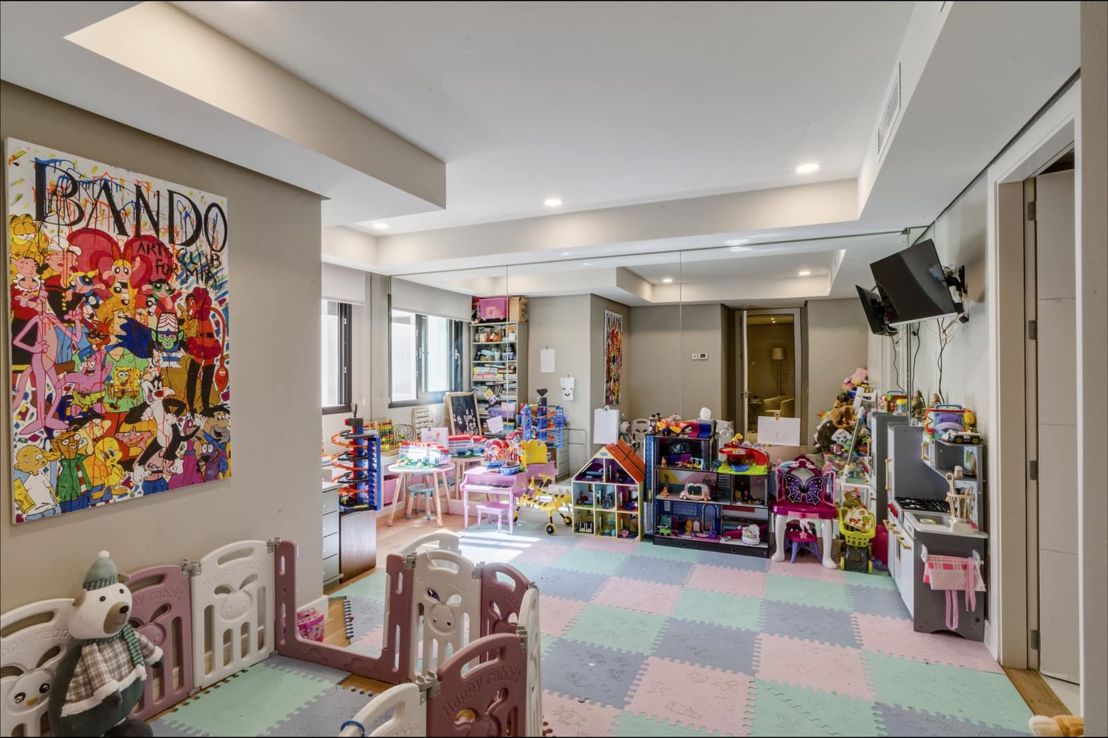 5 bedroom Villa for sale in Marbella with pool garage - € 1,990,000 (Ref: 9145415)