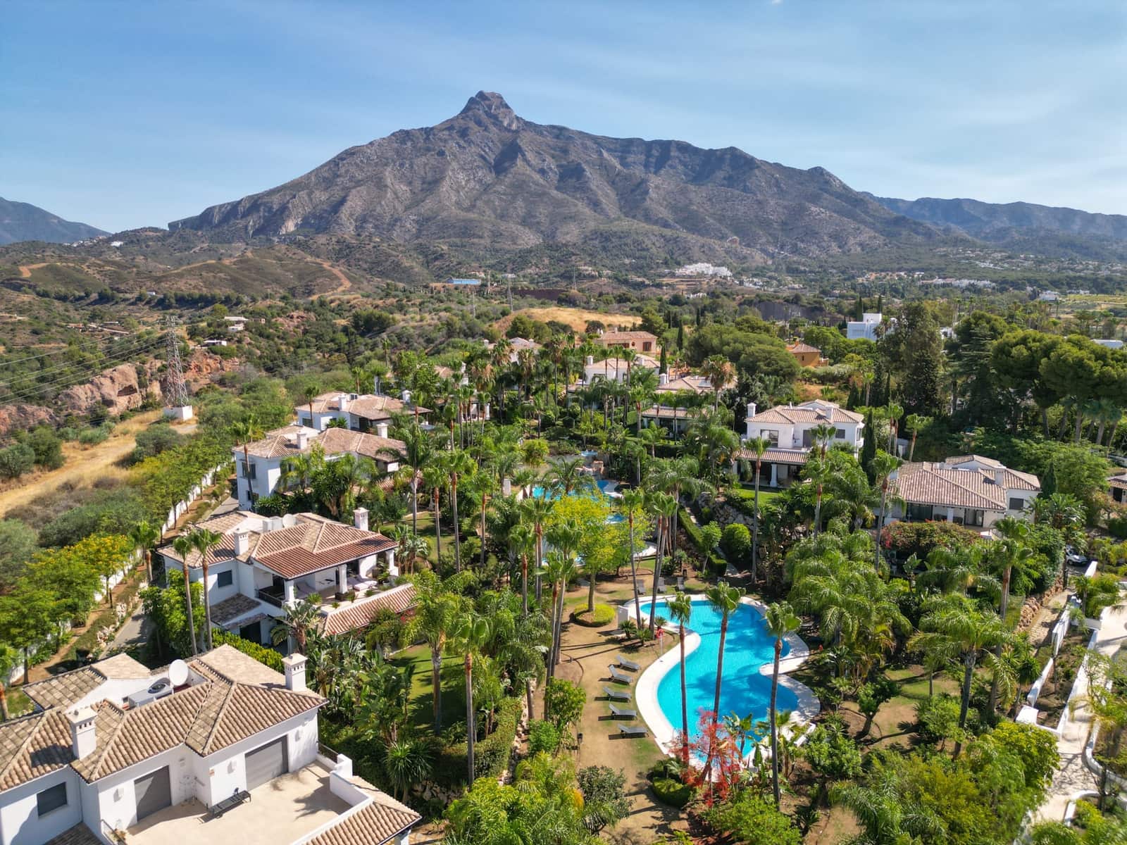 5 bedroom Villa for sale in Marbella with pool garage - € 1,990,000 (Ref: 9145415)