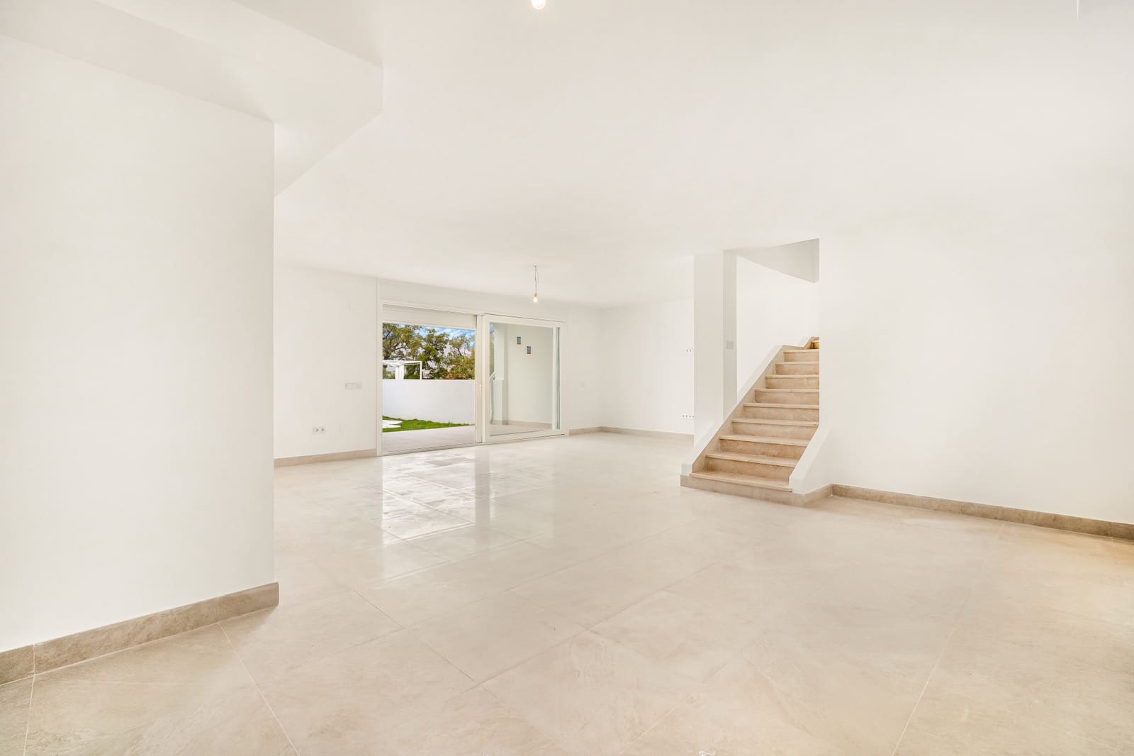 3 bedroom Villa for sale in Marbella with pool garage - € 980,000 (Ref: 9159391)