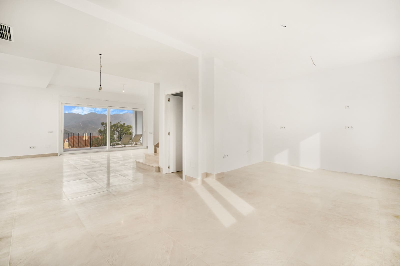 3 bedroom Villa for sale in Marbella with pool garage - € 980,000 (Ref: 9159391)