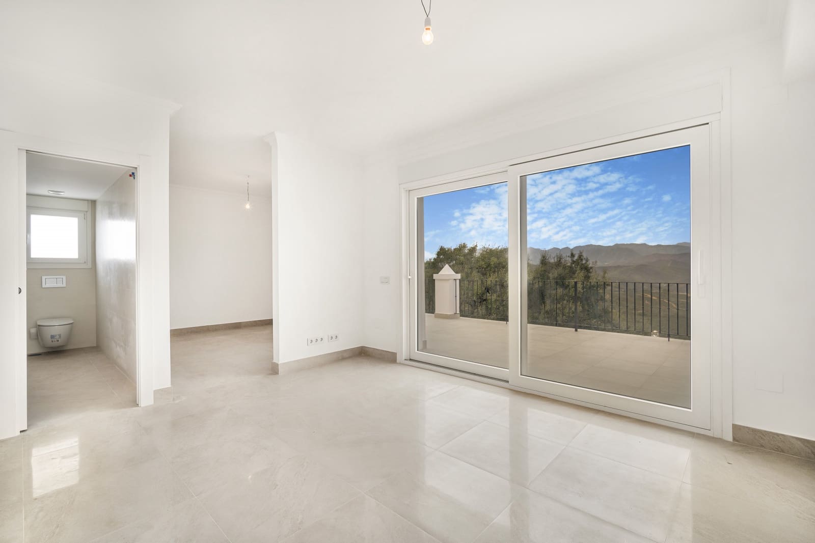 3 bedroom Villa for sale in Marbella with pool garage - € 980,000 (Ref: 9159391)