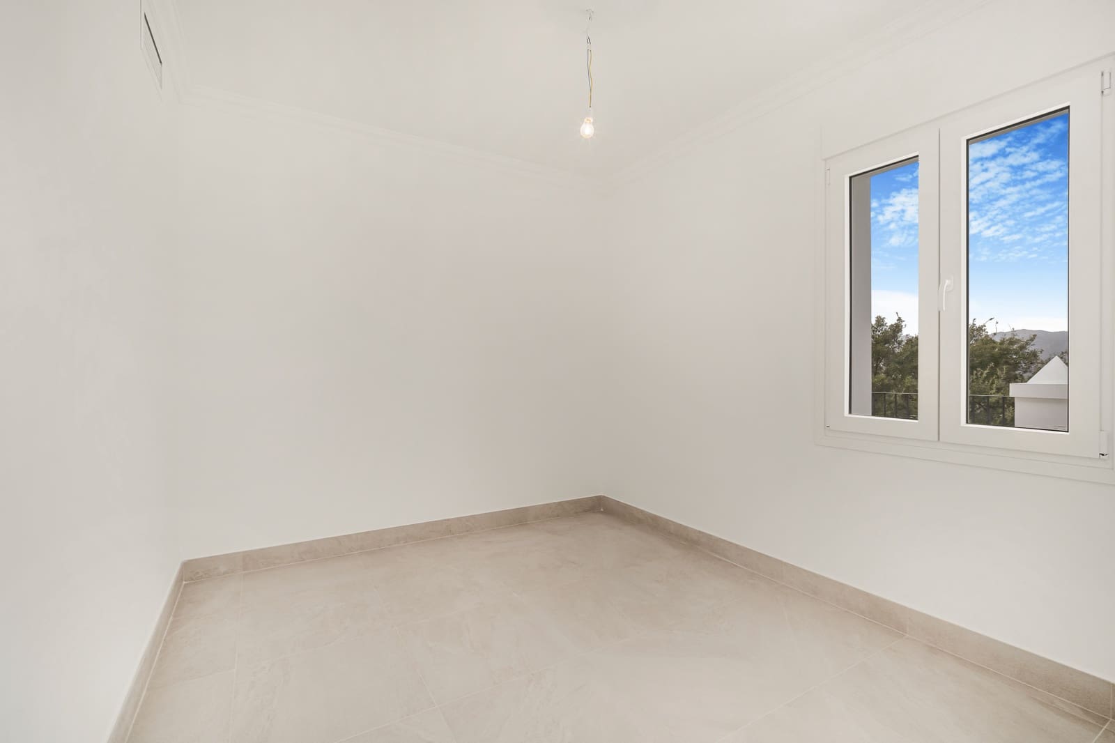 3 bedroom Villa for sale in Marbella with pool garage - € 980,000 (Ref: 9159391)