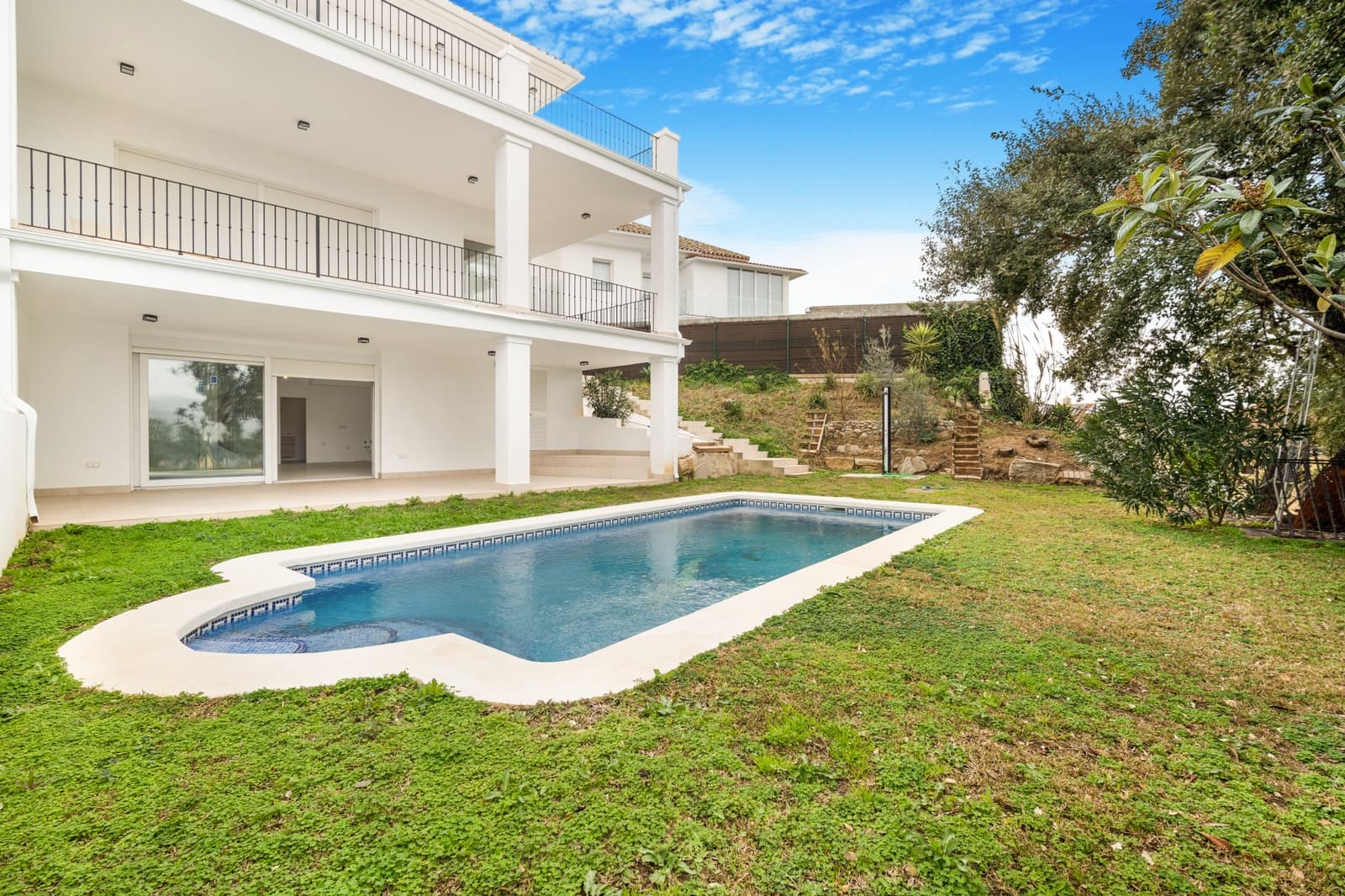 3 bedroom Villa for sale in Marbella with pool garage - € 980,000 (Ref: 9159391)
