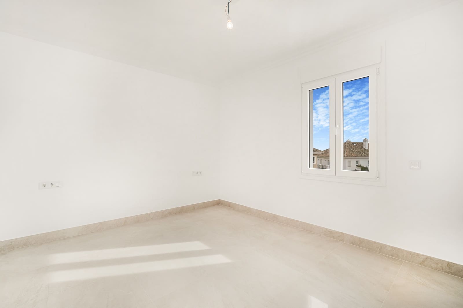 3 bedroom Villa for sale in Marbella with pool garage - € 980,000 (Ref: 9159391)