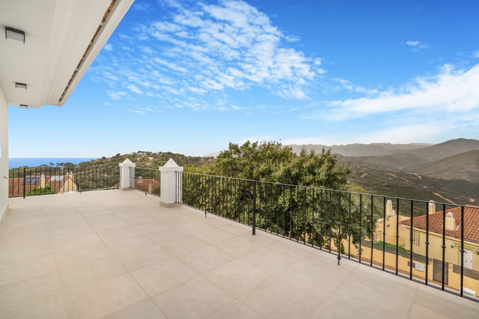 3 bedroom Villa for sale in Marbella with pool garage - € 980,000 (Ref: 9159391)