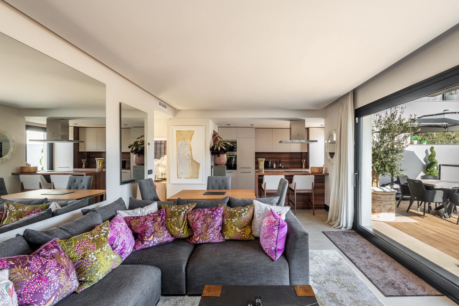 3 makuuhuone Huoneisto myytävänä paikassa Nueva Andalucia mukana uima-altaan 
autotalli - 995 000 € (Ref: 9159393)