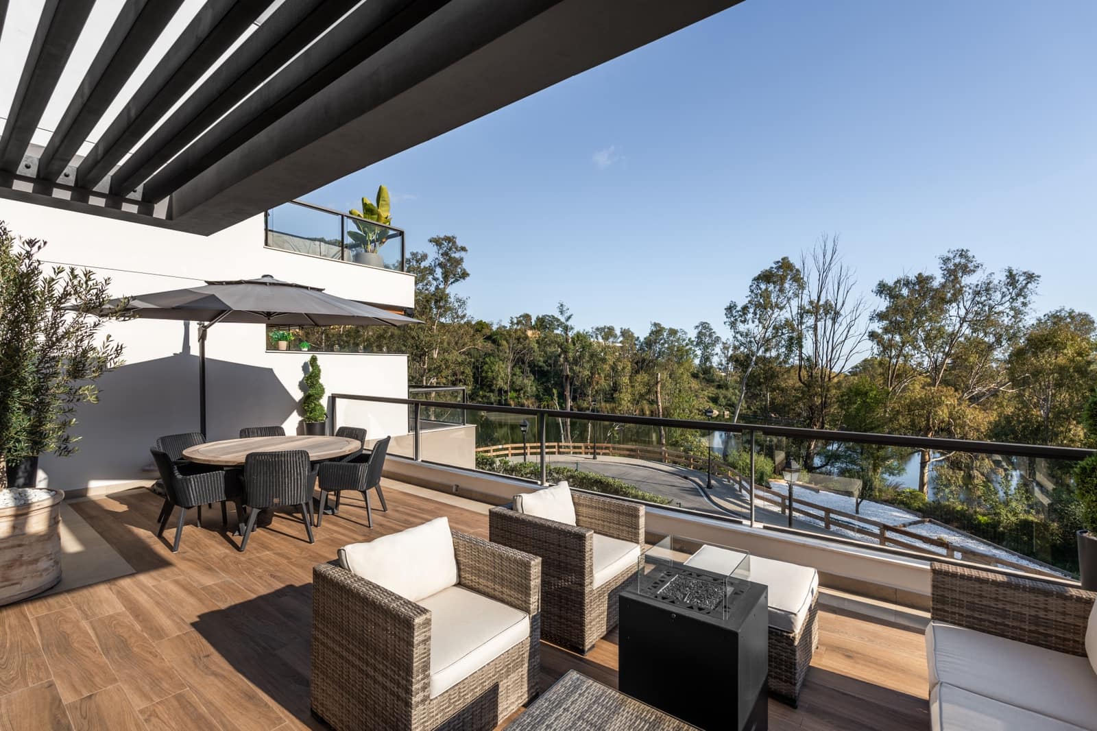 3 makuuhuone Huoneisto myytävänä paikassa Nueva Andalucia mukana uima-altaan 
autotalli - 995 000 € (Ref: 9159393)