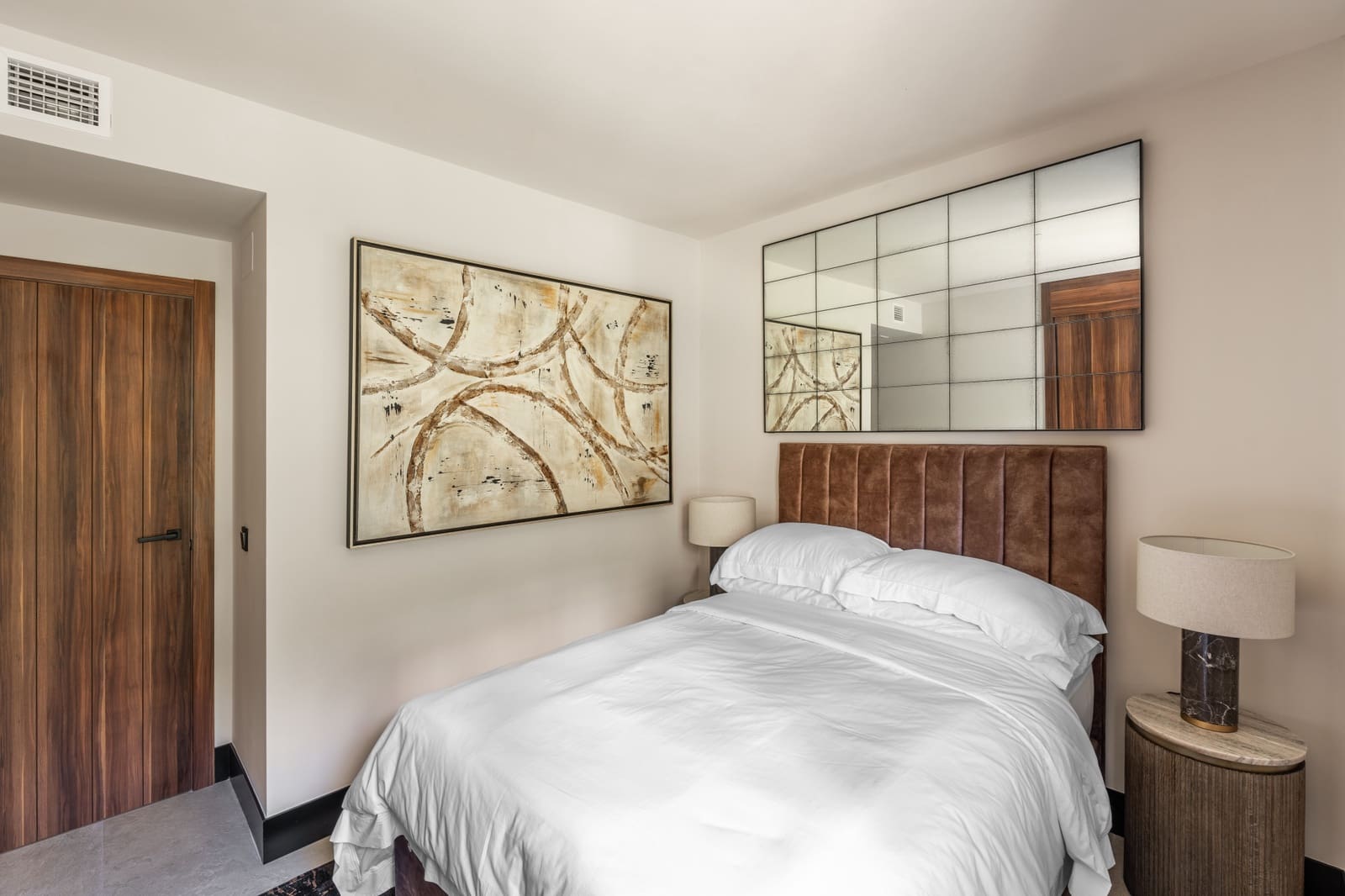 3 makuuhuone Huoneisto myytävänä paikassa Nueva Andalucia mukana uima-altaan 
autotalli - 995 000 € (Ref: 9159393)