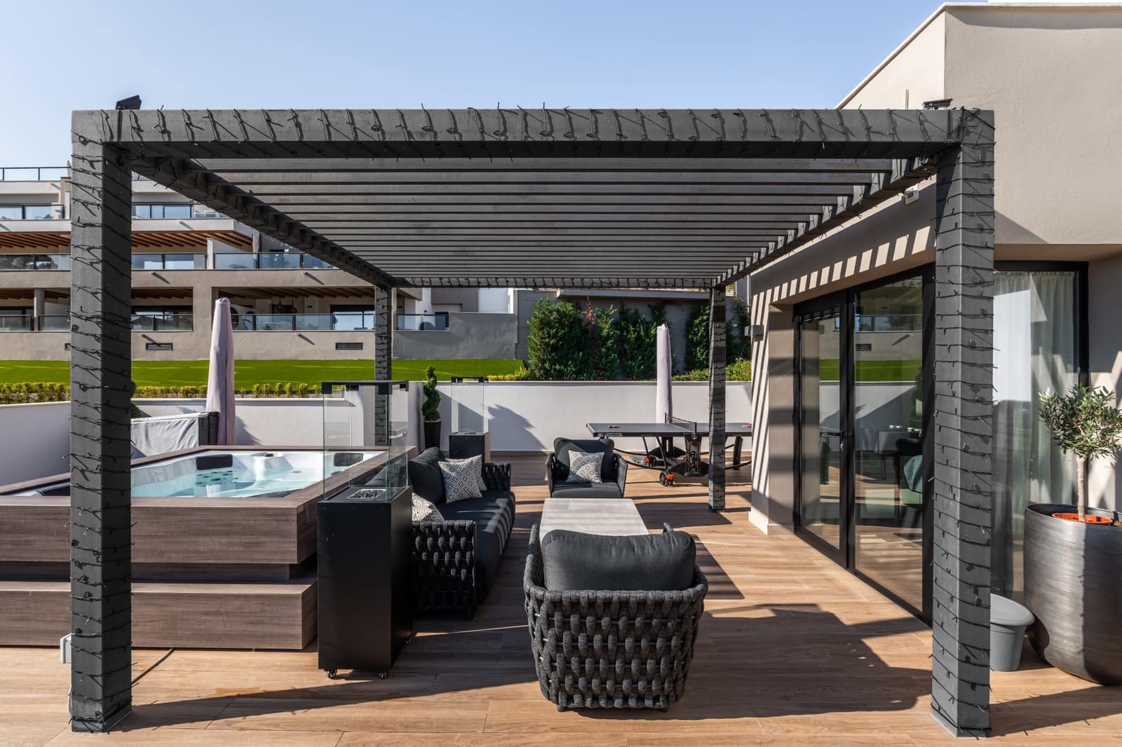 3 makuuhuone Huoneisto myytävänä paikassa Nueva Andalucia mukana uima-altaan 
autotalli - 995 000 € (Ref: 9159393)