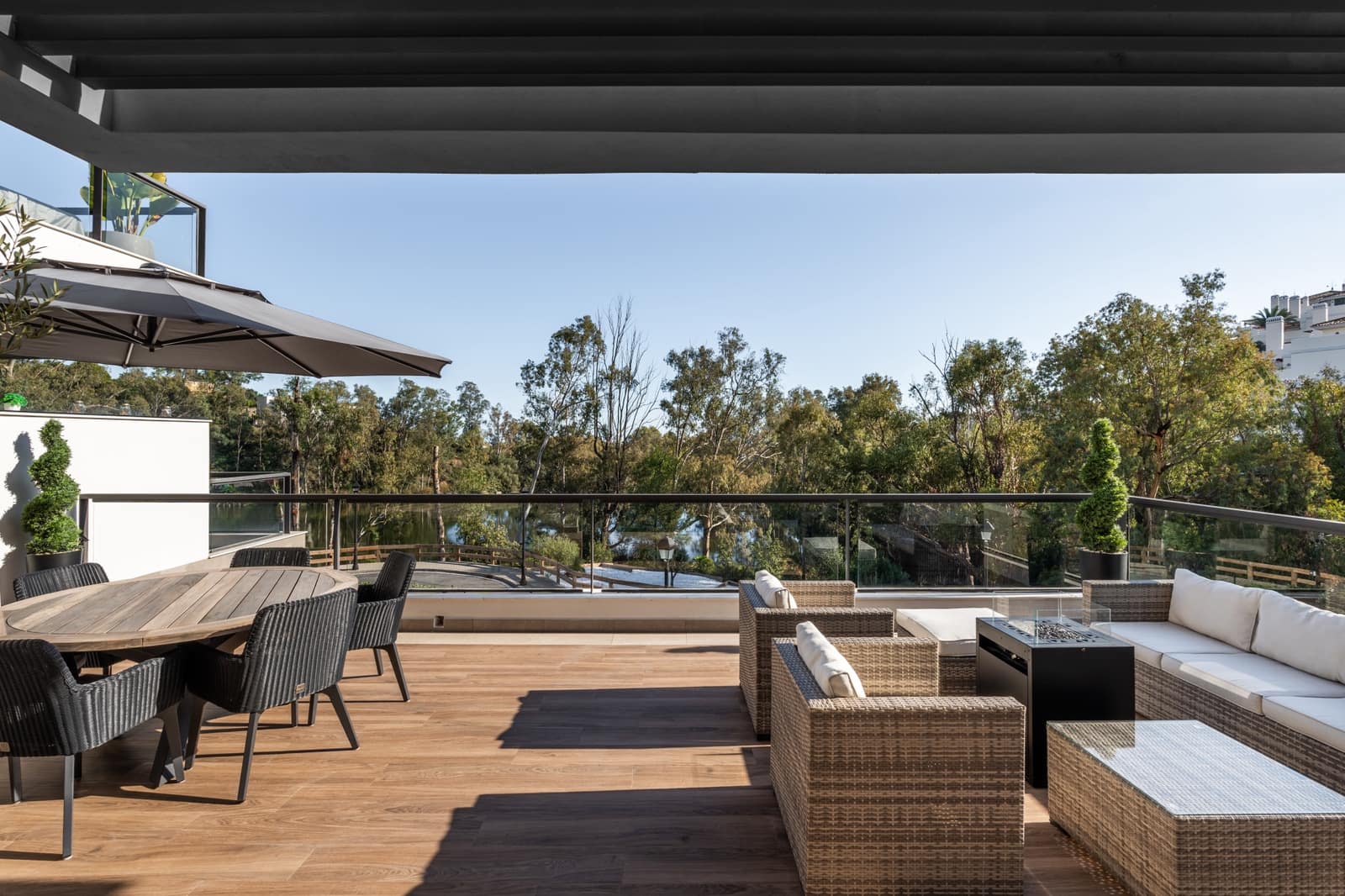 3 makuuhuone Huoneisto myytävänä paikassa Nueva Andalucia mukana uima-altaan 
autotalli - 995 000 € (Ref: 9159393)