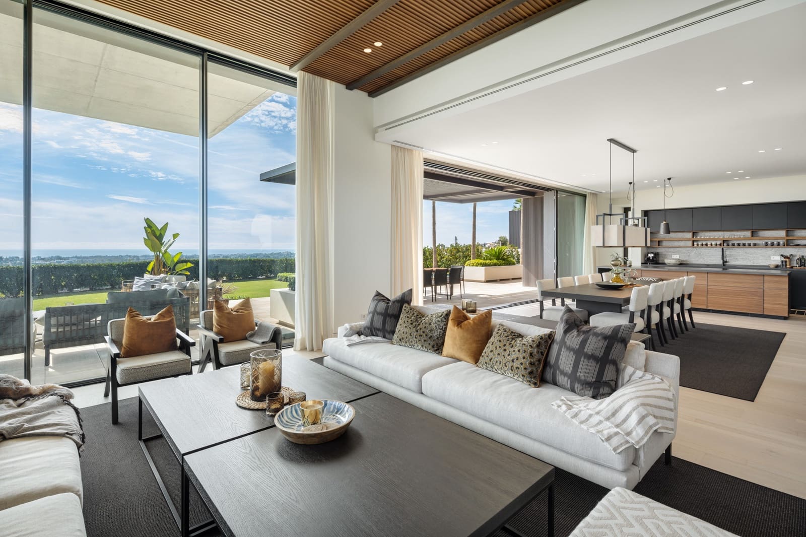 6 bedroom Villa for sale in La Quinta with pool garage - € 7,850,000 (Ref: 9159395)