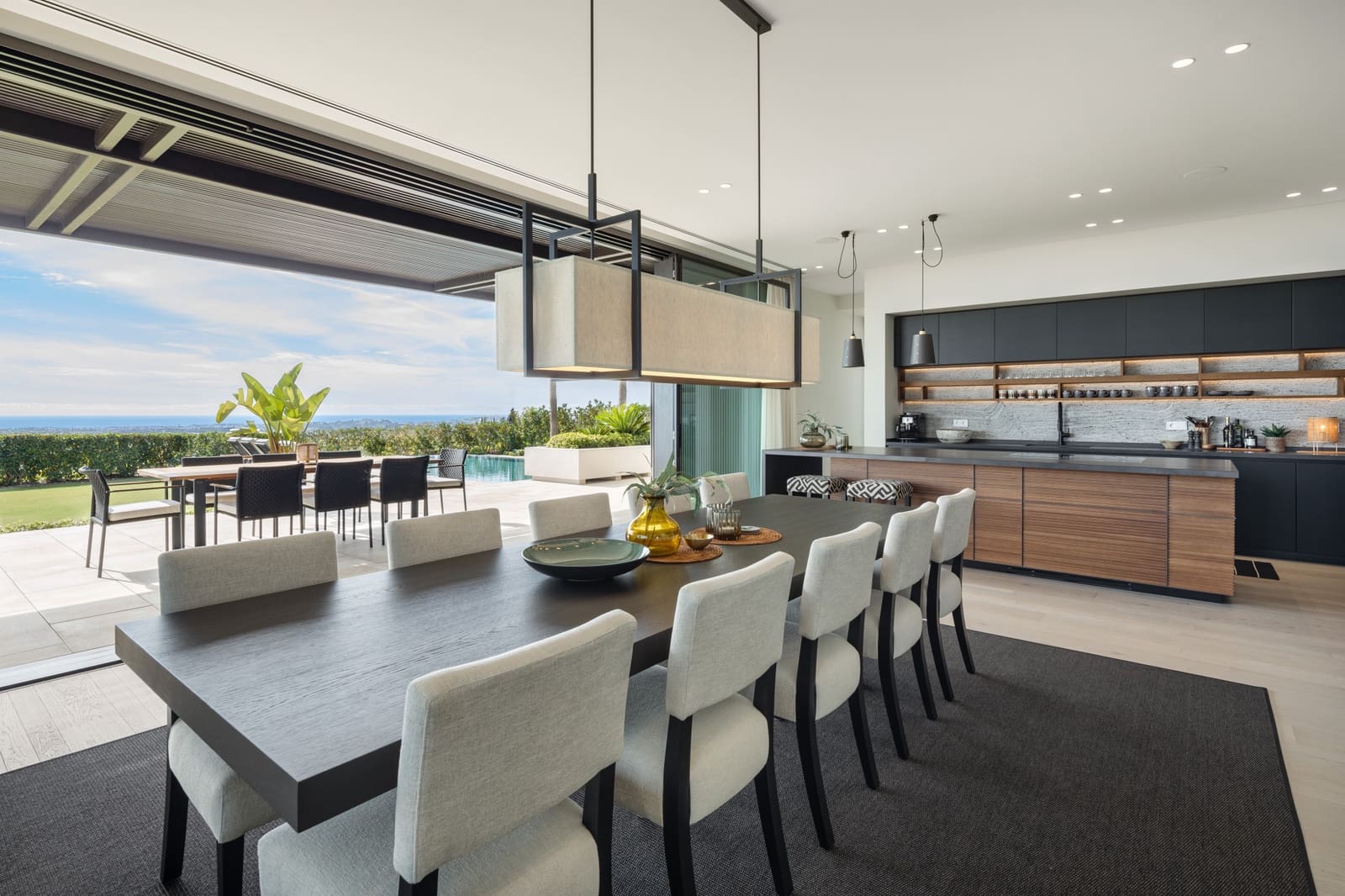 6 bedroom Villa for sale in La Quinta with pool garage - € 7,850,000 (Ref: 9159395)